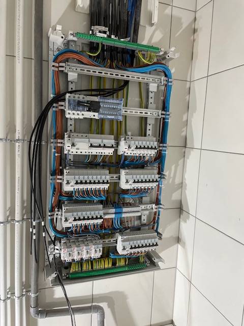 Électricien pour la mise aux normes et la mise en sécurité d’une installation électrique existante près de Sainte-Adresse 76